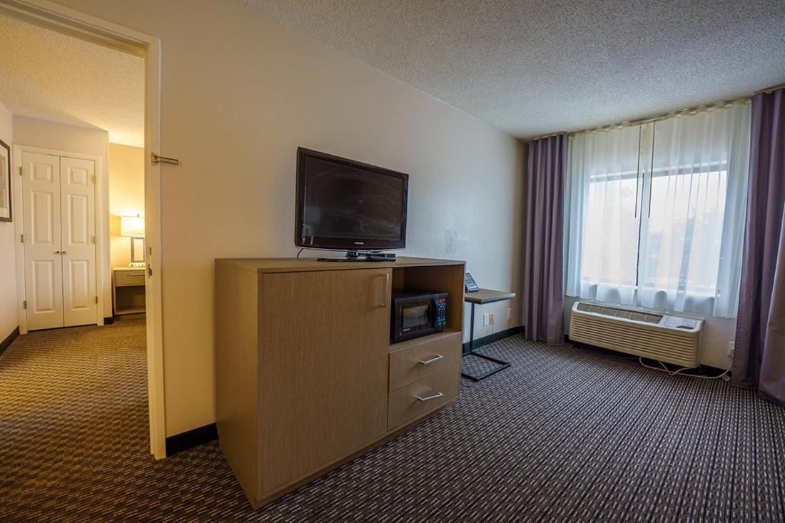 Wingate By Wyndham Brunswick Ga I-95 Hotel Bagian luar foto