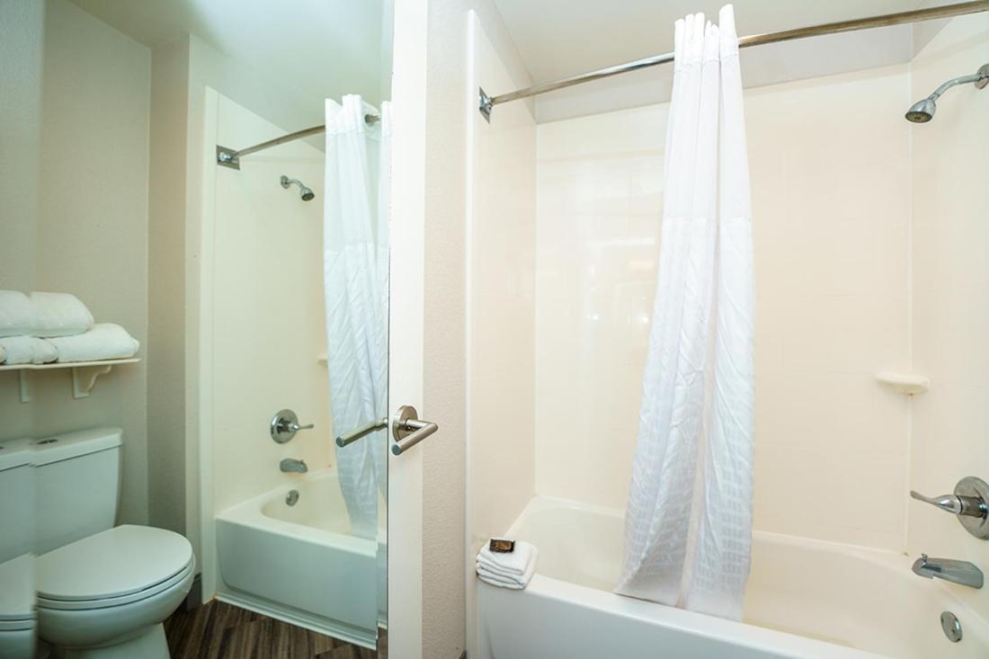 Wingate By Wyndham Brunswick Ga I-95 Hotel Bagian luar foto