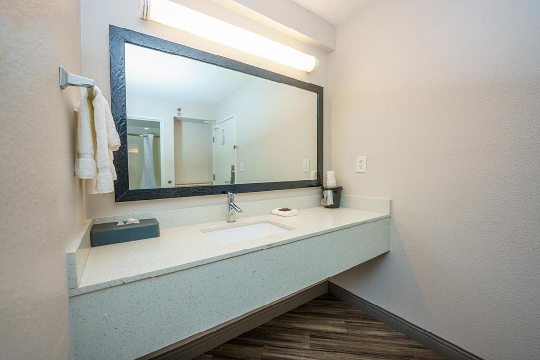 Wingate By Wyndham Brunswick Ga I-95 Hotel Bagian luar foto