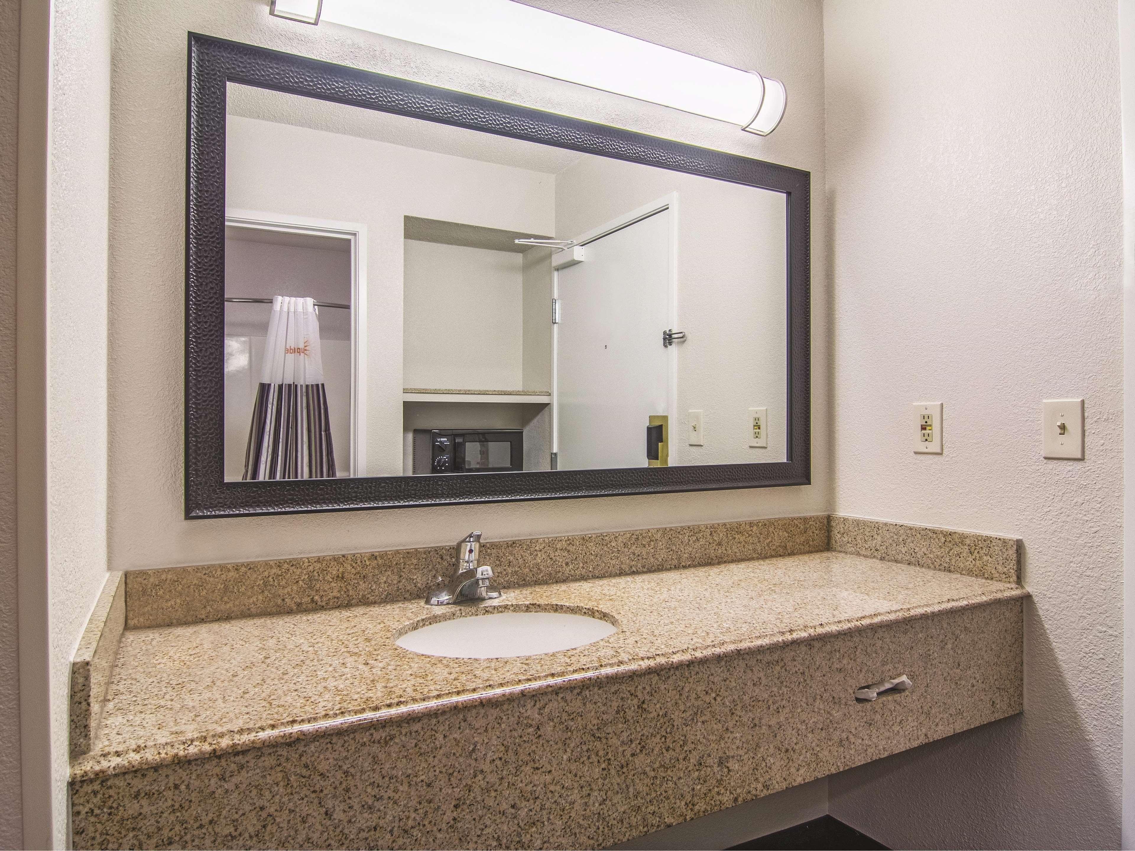 Wingate By Wyndham Brunswick Ga I-95 Hotel Bagian luar foto