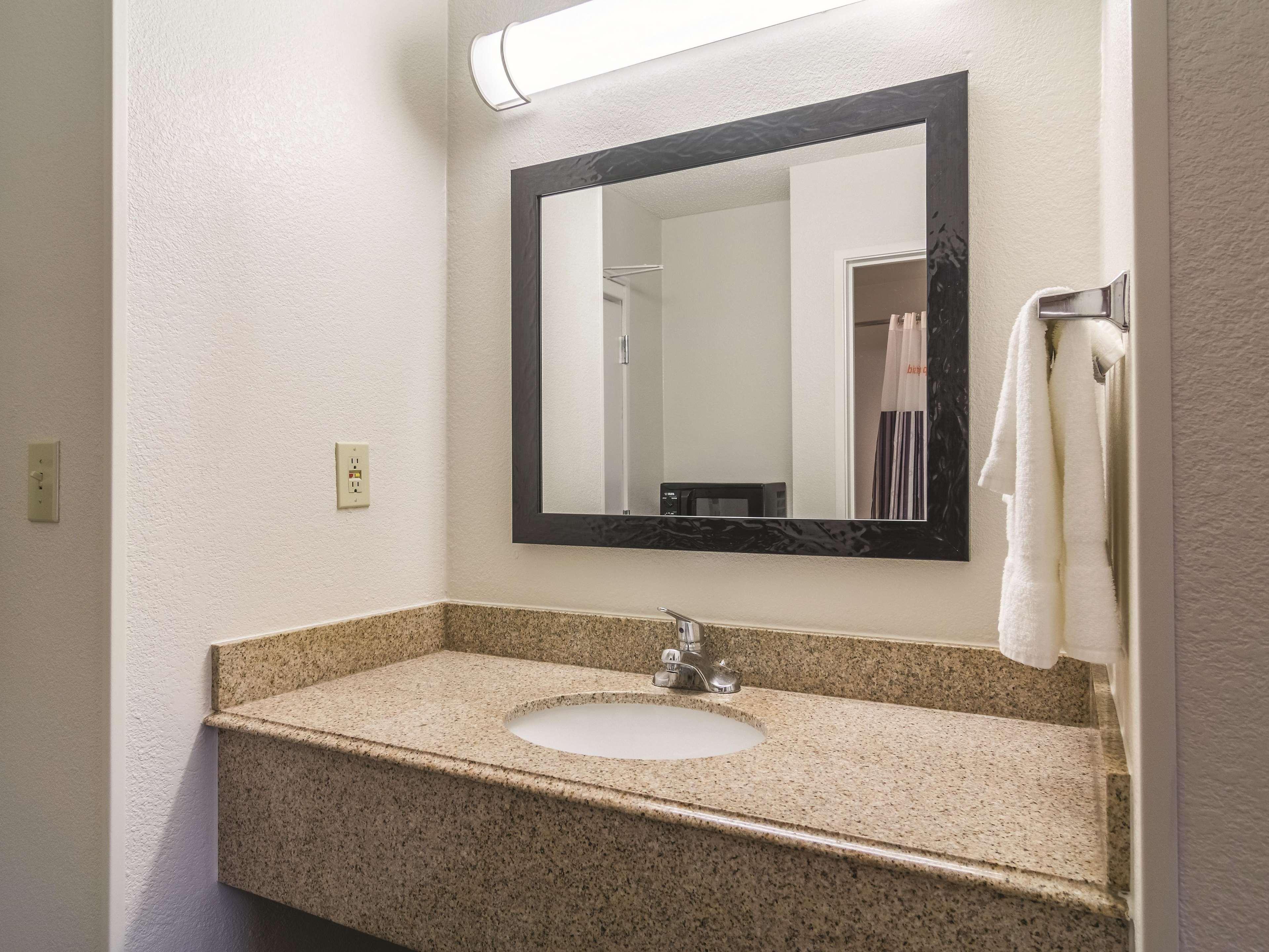Wingate By Wyndham Brunswick Ga I-95 Hotel Bagian luar foto