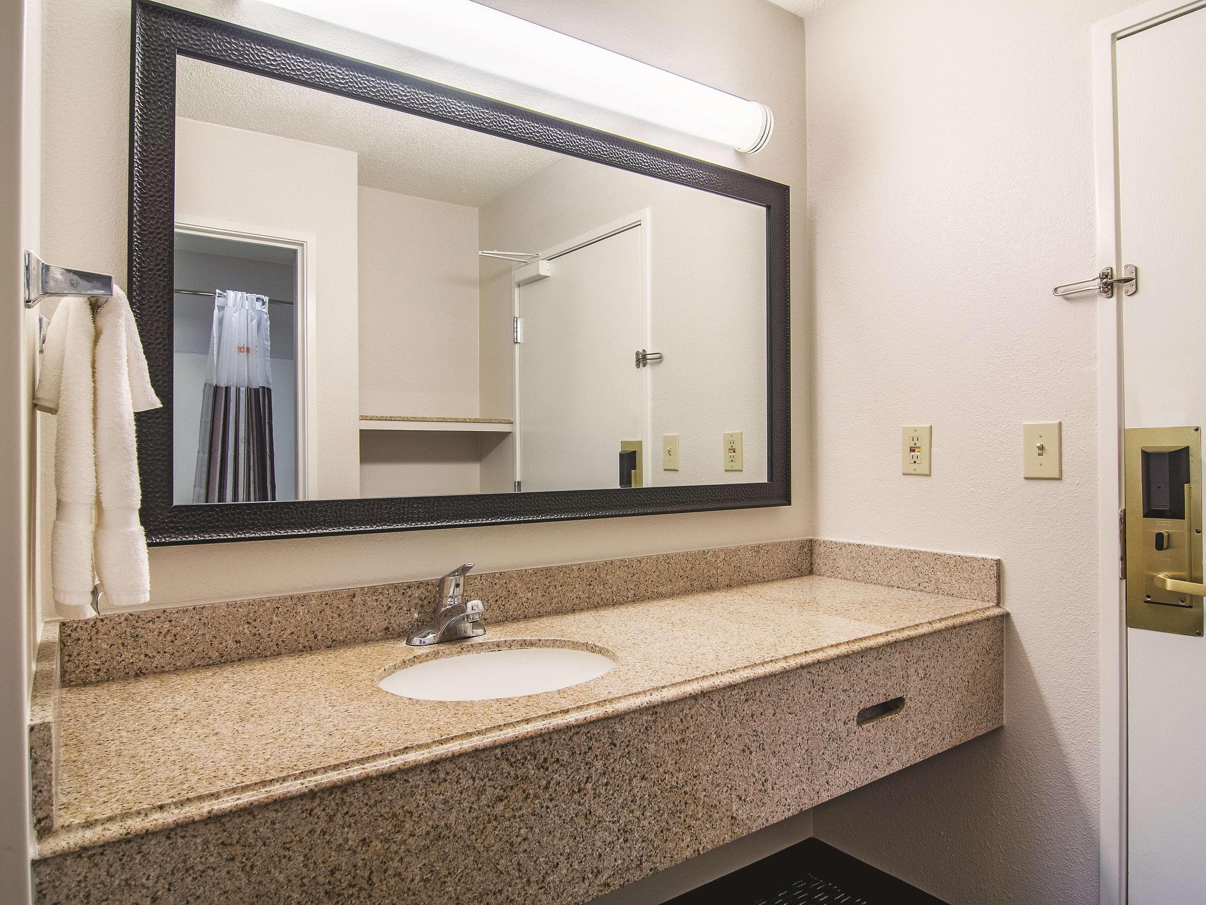 Wingate By Wyndham Brunswick Ga I-95 Hotel Bagian luar foto